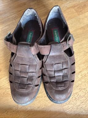 BareTraps Men’s Brown Woven Leather Buckle Sandals